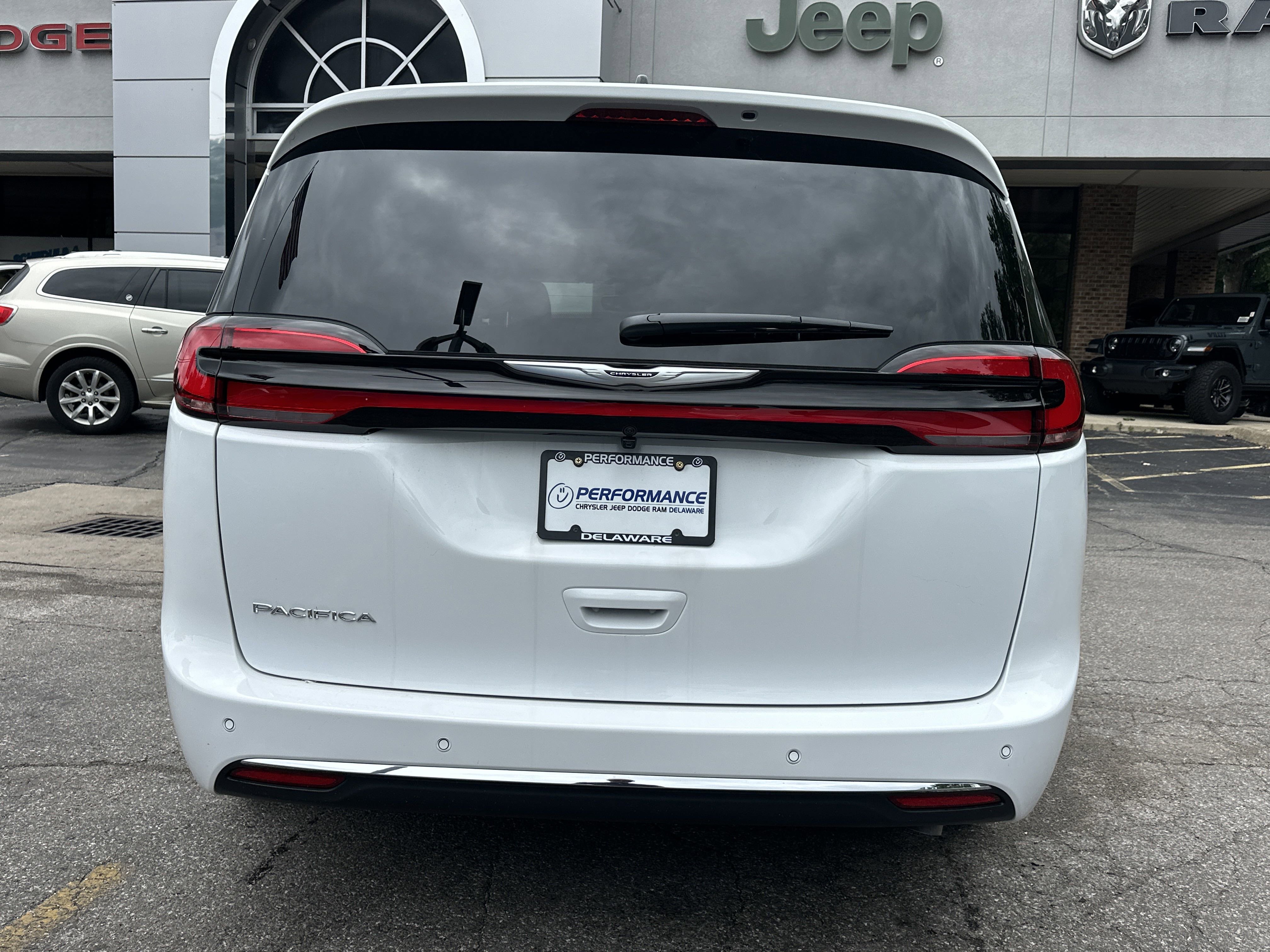 New 2026 Chrysler Pacifica Select image 15