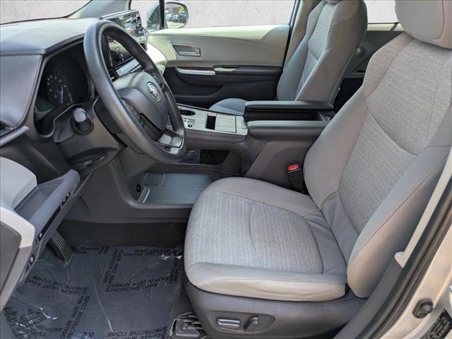 Used 2024 Toyota Sienna LE FWD image 15