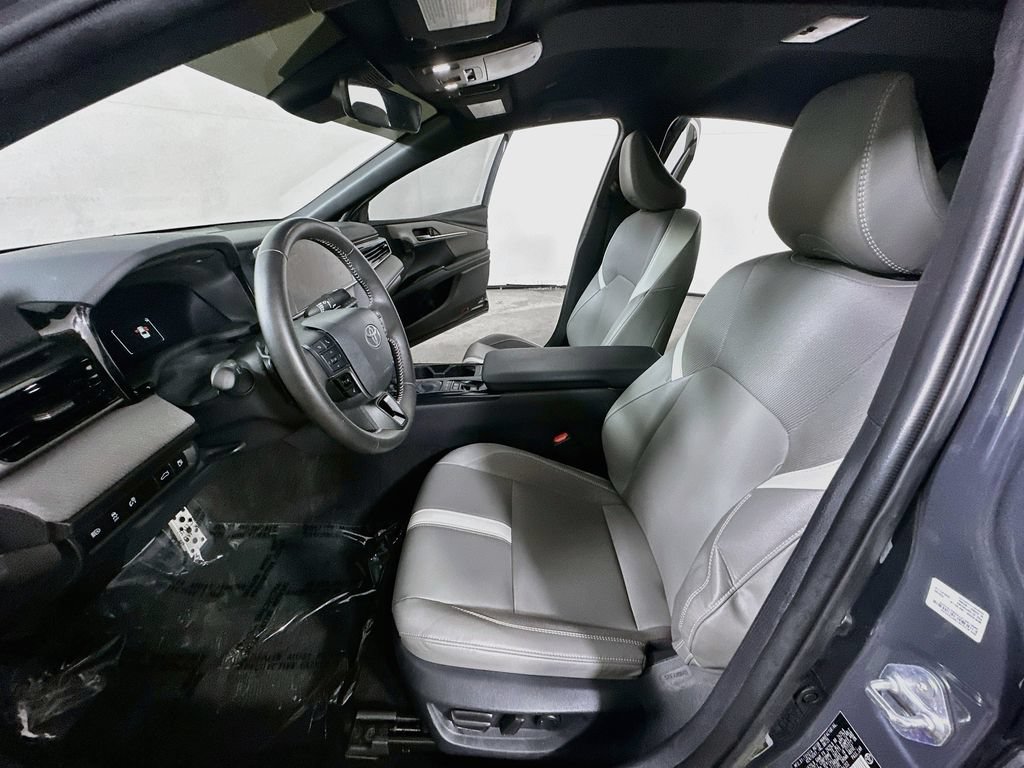 Used 2025 Toyota Camry SE w/ Multimedia Upgrade Package FWD image 15