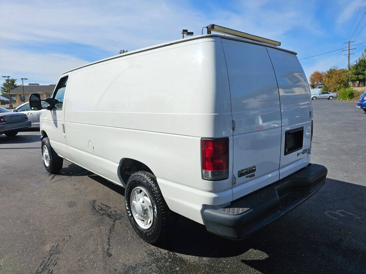 Used 2014 Ford E-250 and Econoline 250 w/ Commercial Cargo Van Package RWD image 5