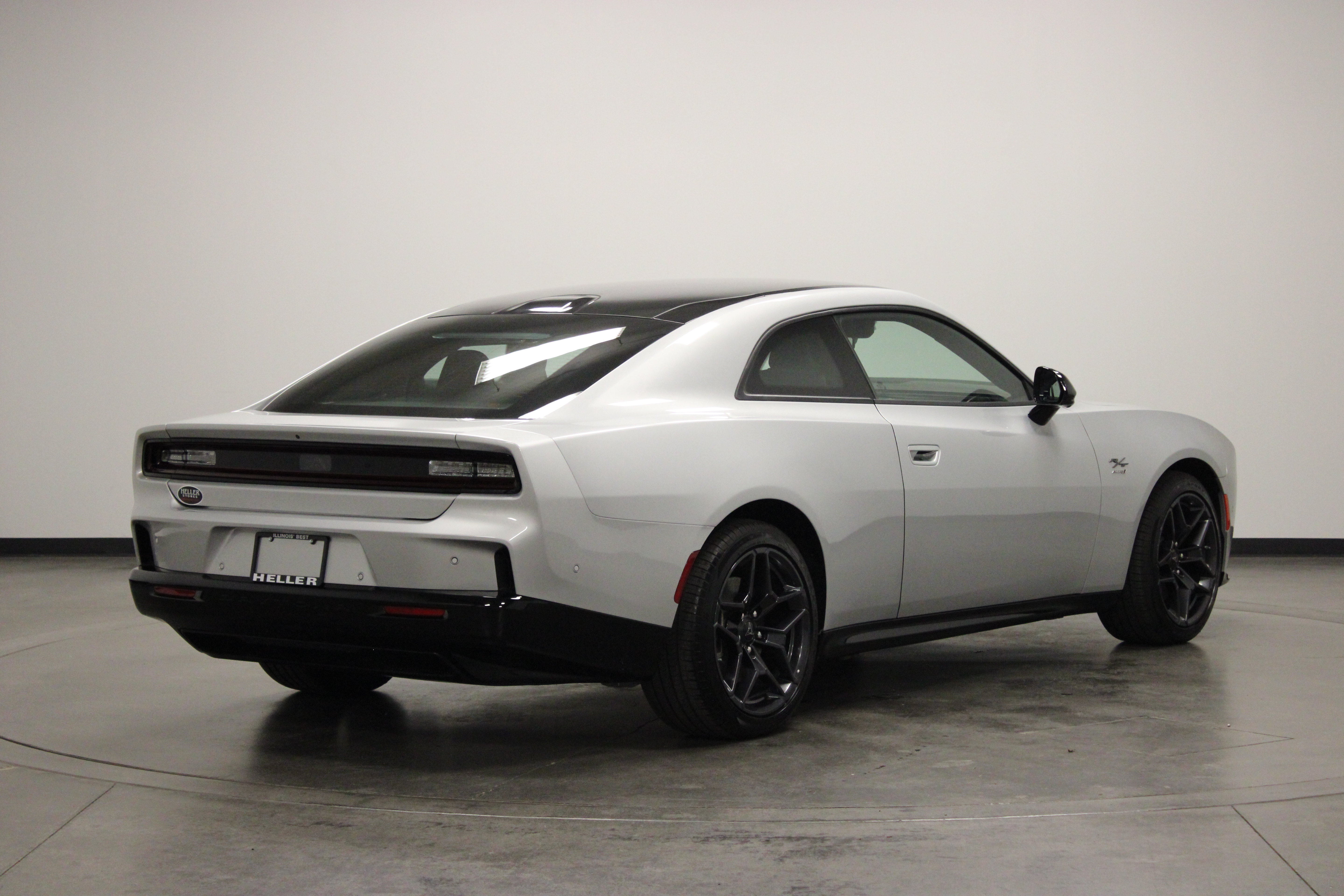 Used 2024 Dodge Charger Daytona R/T w/ Plus Group AWD/4WD image 8