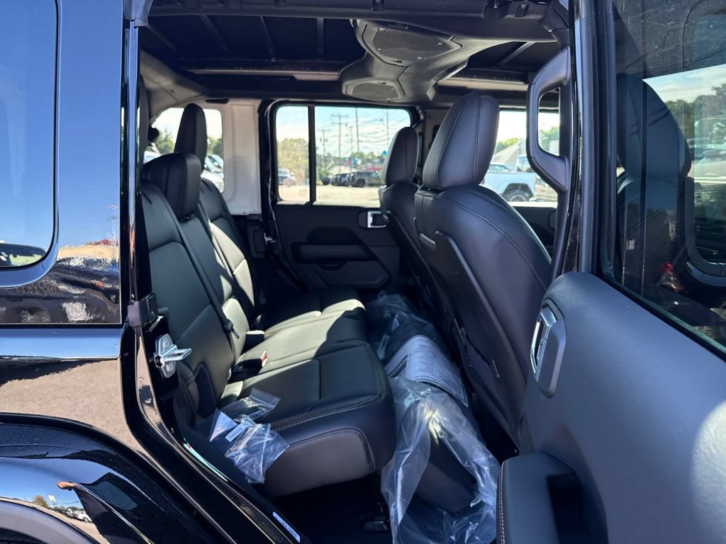 New 2027 Jeep Wrangler Unlimited Sahara AWD/4WD image 24