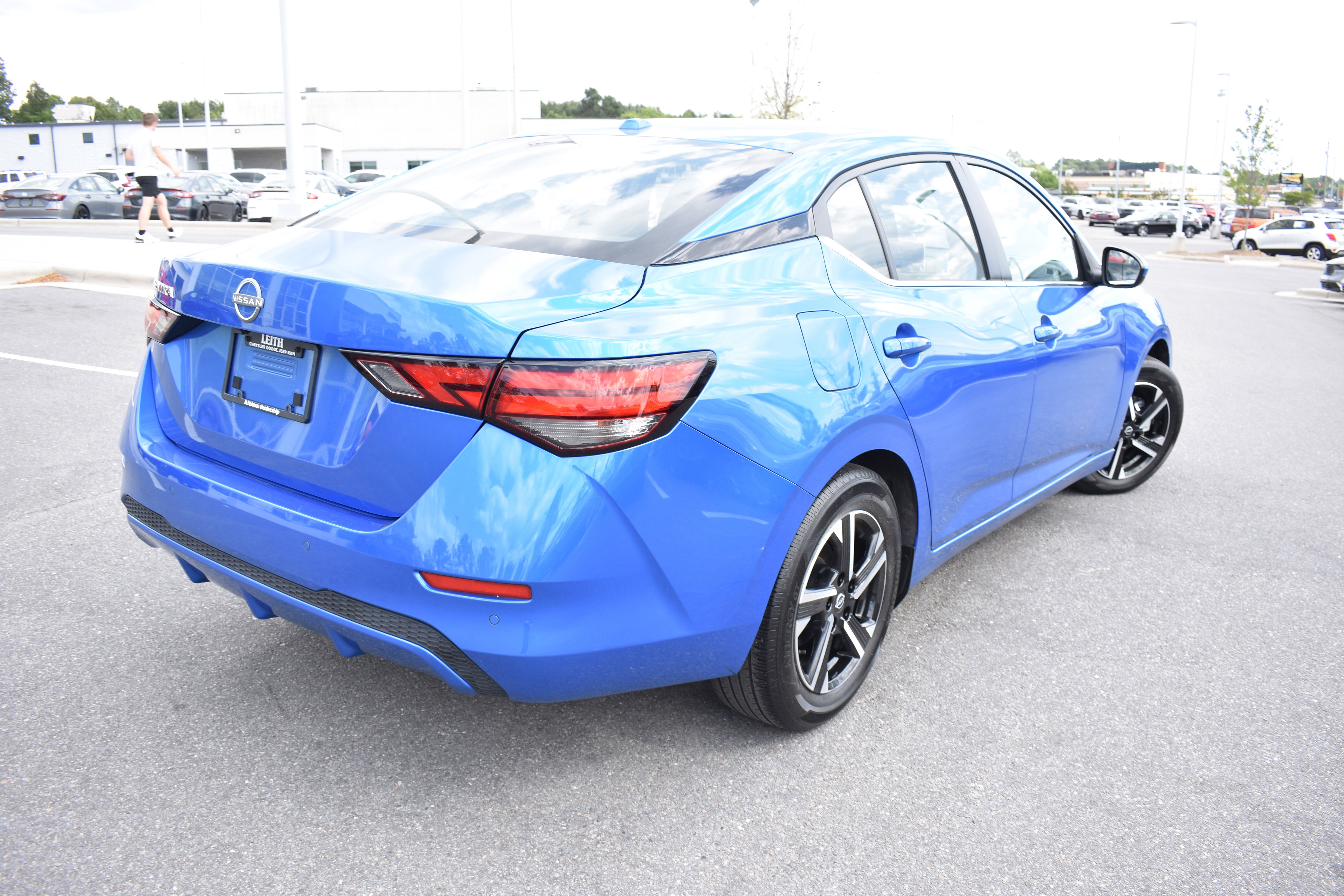 Used 2025 Nissan Sentra SV FWD image 9