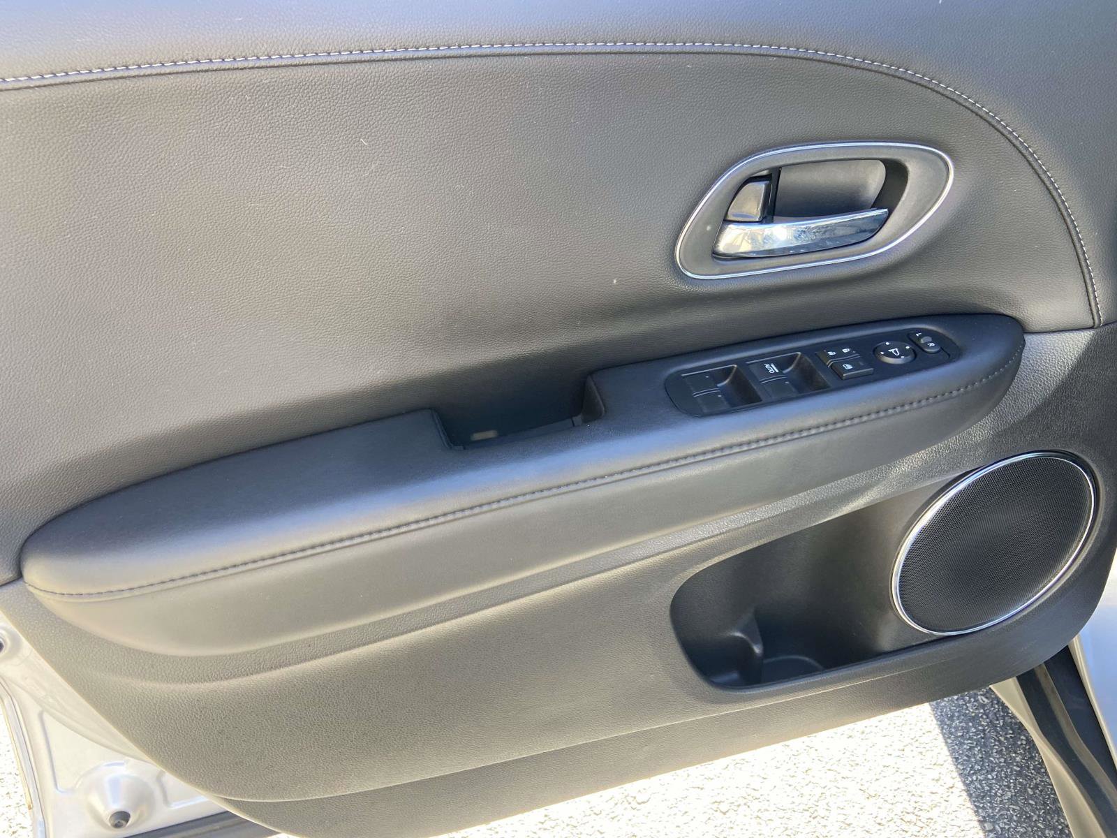 Used 2019 Honda HR-V EX-L image 12