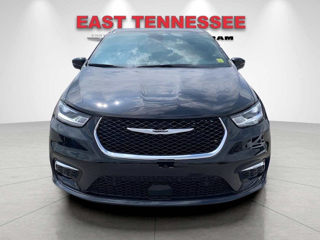 New 2026 Chrysler Pacifica Select image 8