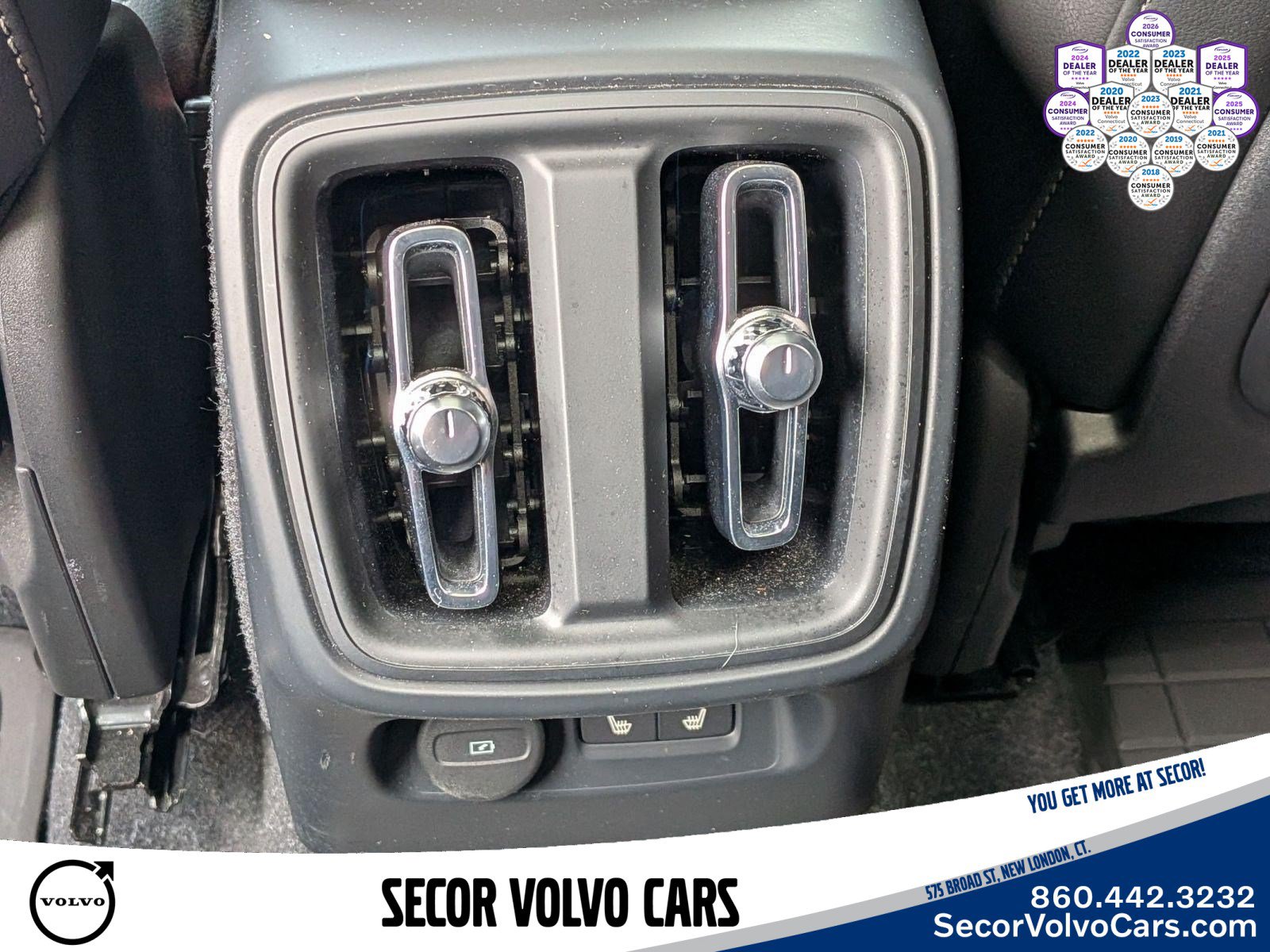 Used 2024 Volvo XC40 B5 Plus w/ Protection Package Premier AWD/4WD image 17