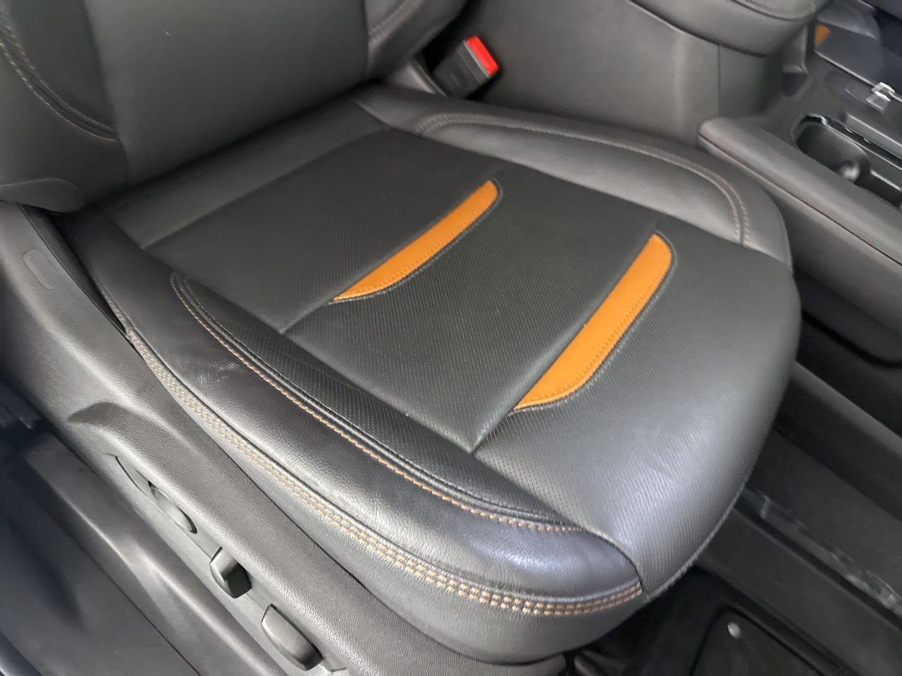 Used 2025 GMC Sierra 2500 AT4 image 28