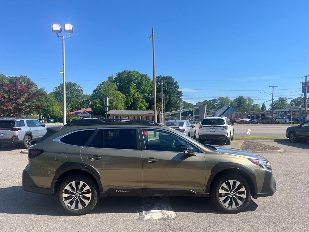 Used 2023 Subaru Outback Limited AWD/4WD image 3