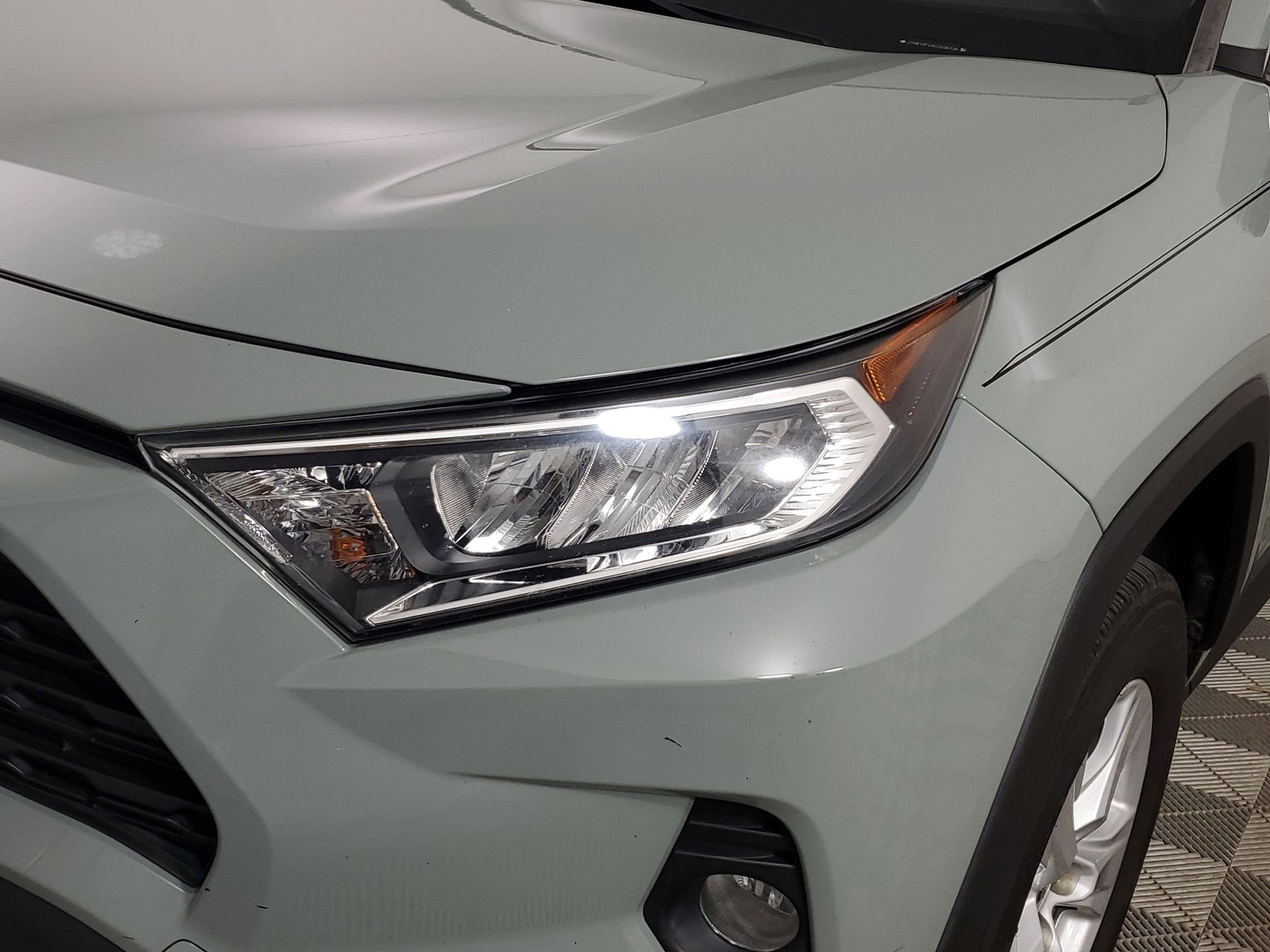 Used 2019 Toyota RAV4 XLE w/ Convenience Package image 16