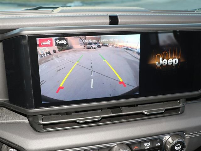 Used 2025 Jeep Wrangler Sahara image 25