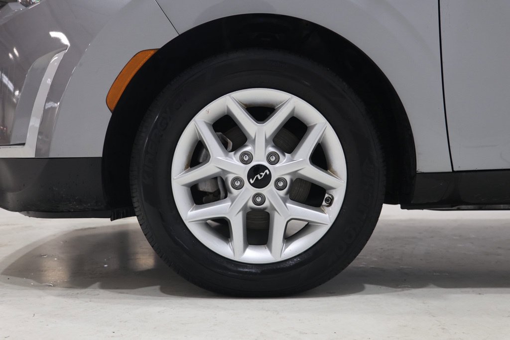 Used 2025 Kia Soul LX w/ LX Technology Package FWD image 14
