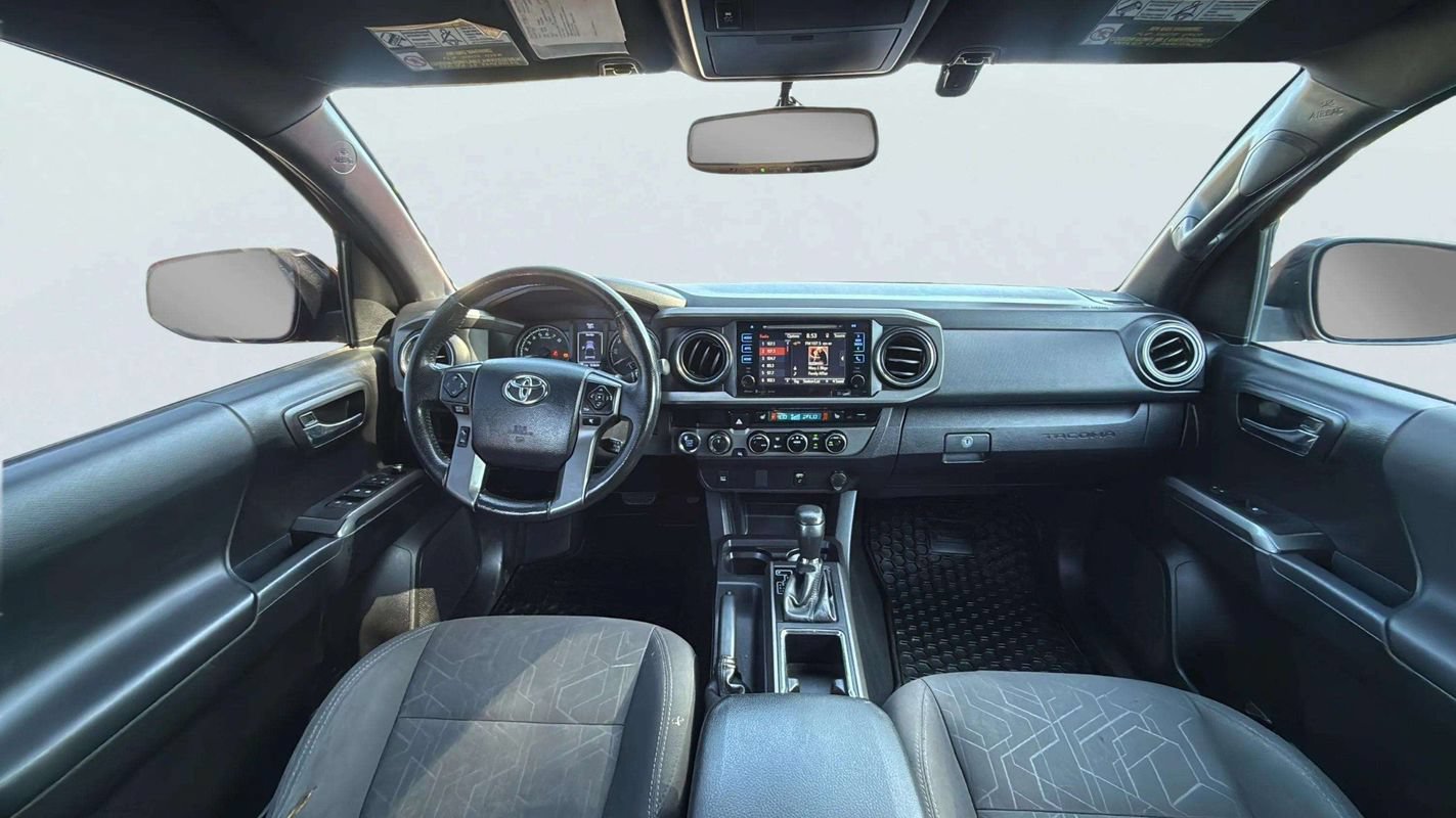 Used 2017 Toyota Tacoma TRD Sport AWD/4WD image 9