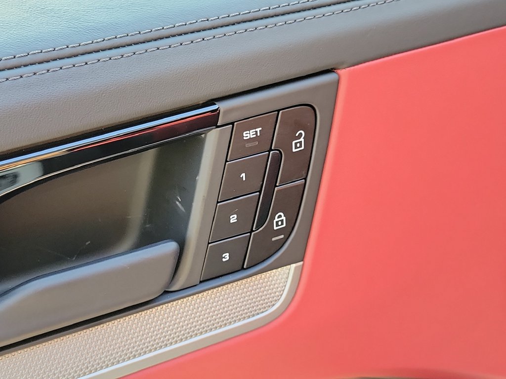Certified 2026 Porsche Cayenne AWD/4WD image 25