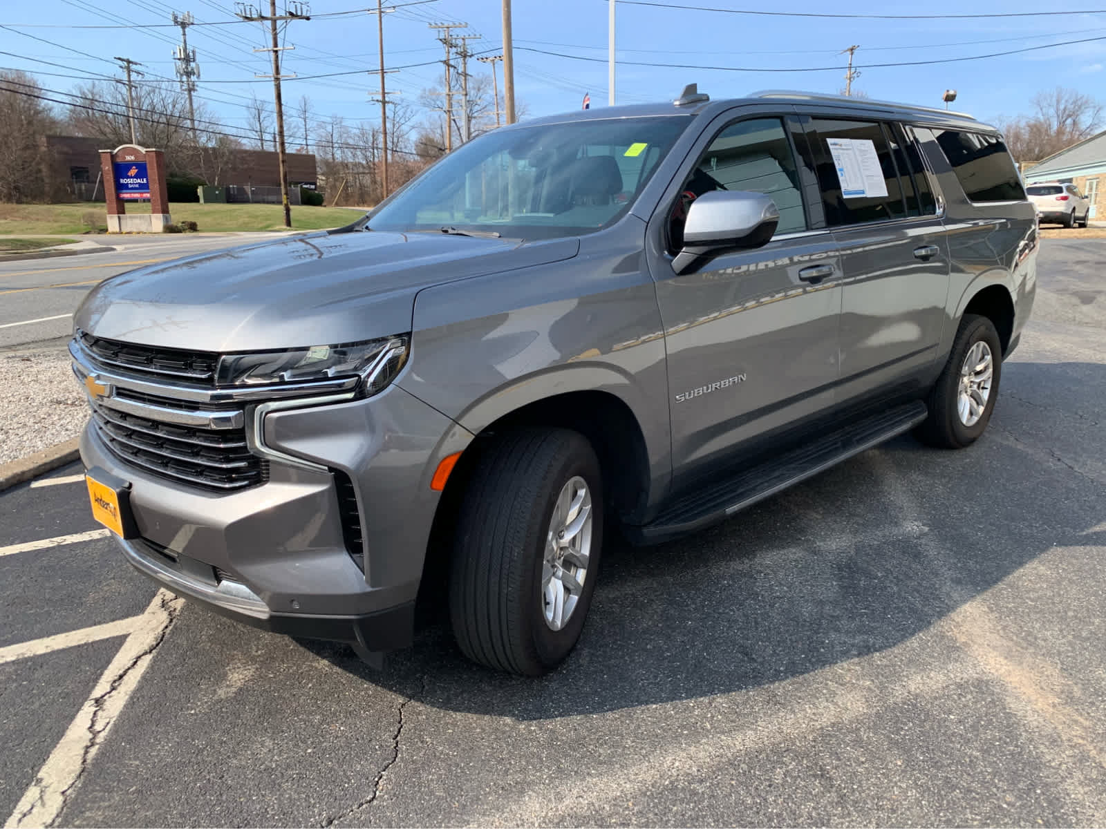 Used 2022 Chevrolet Suburban LT AWD/4WD image 3