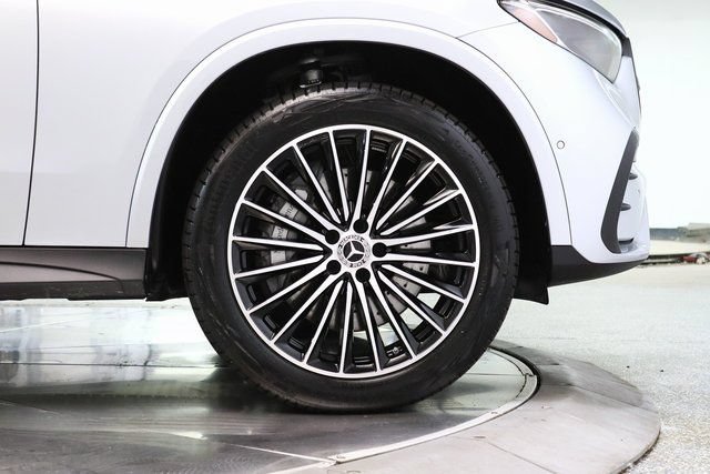 Used 2025 Mercedes-Benz GLC 350e 4MATIC w/ AMG Line image 15