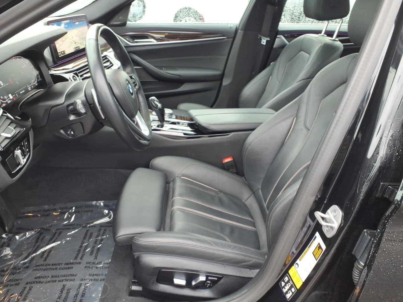 Used 2023 BMW 540i xDrive w/ Premium Package image 4