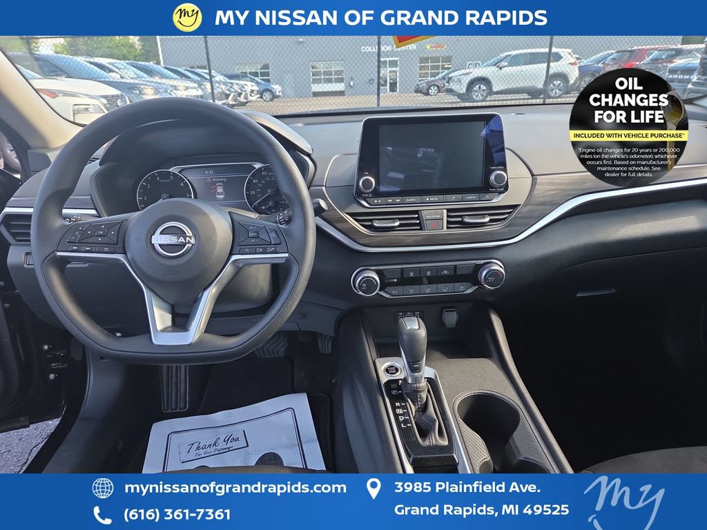 Used 2025 Nissan Altima 2.5 SV FWD image 13