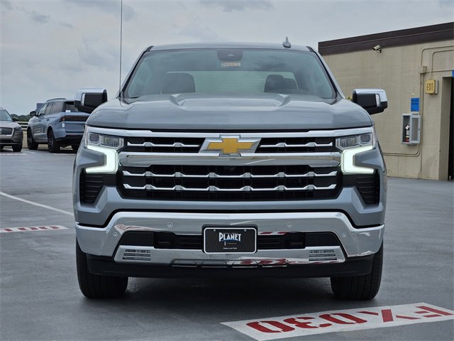 Used 2025 Chevrolet Silverado 1500 LTZ image 2