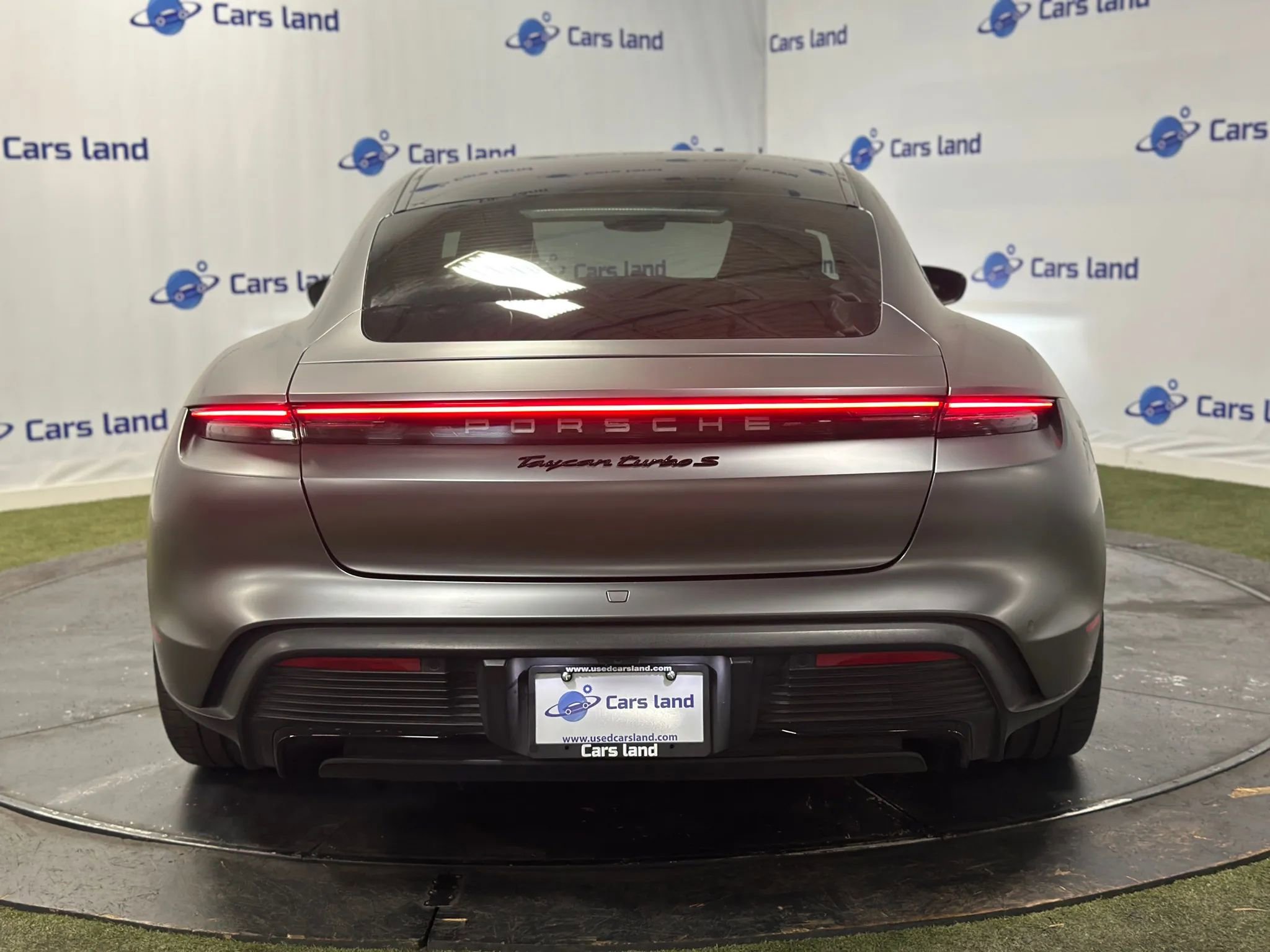 Used 2020 Porsche Taycan Turbo S image 4