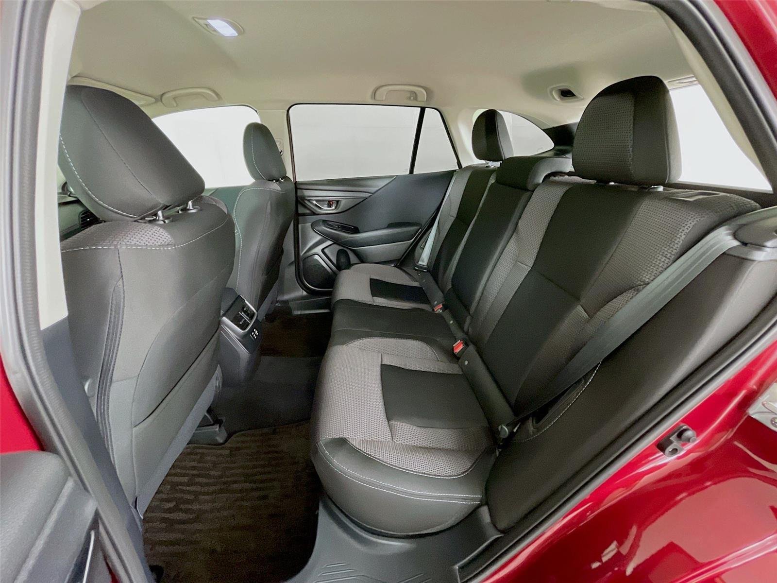 Used 2025 Subaru Outback Premium AWD/4WD image 27