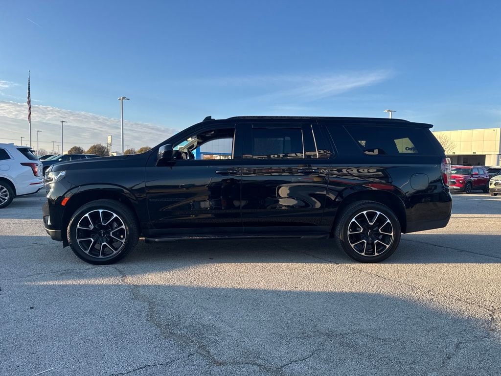 Used 2021 Chevrolet Suburban RST image 3