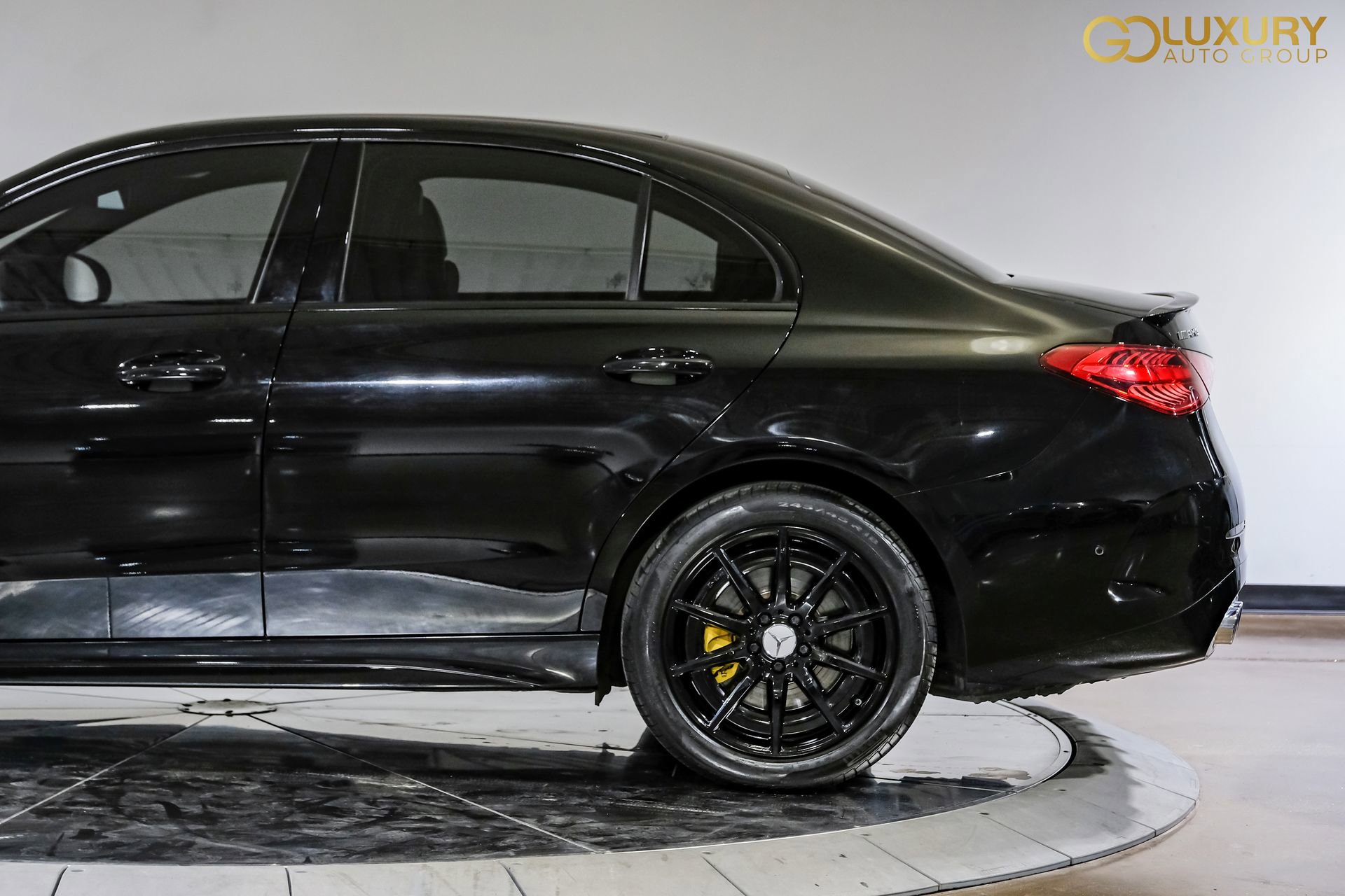 Used 2024 Mercedes-Benz C 43 AMG 4MATIC Sedan w/ Driver Assistance Package image 15