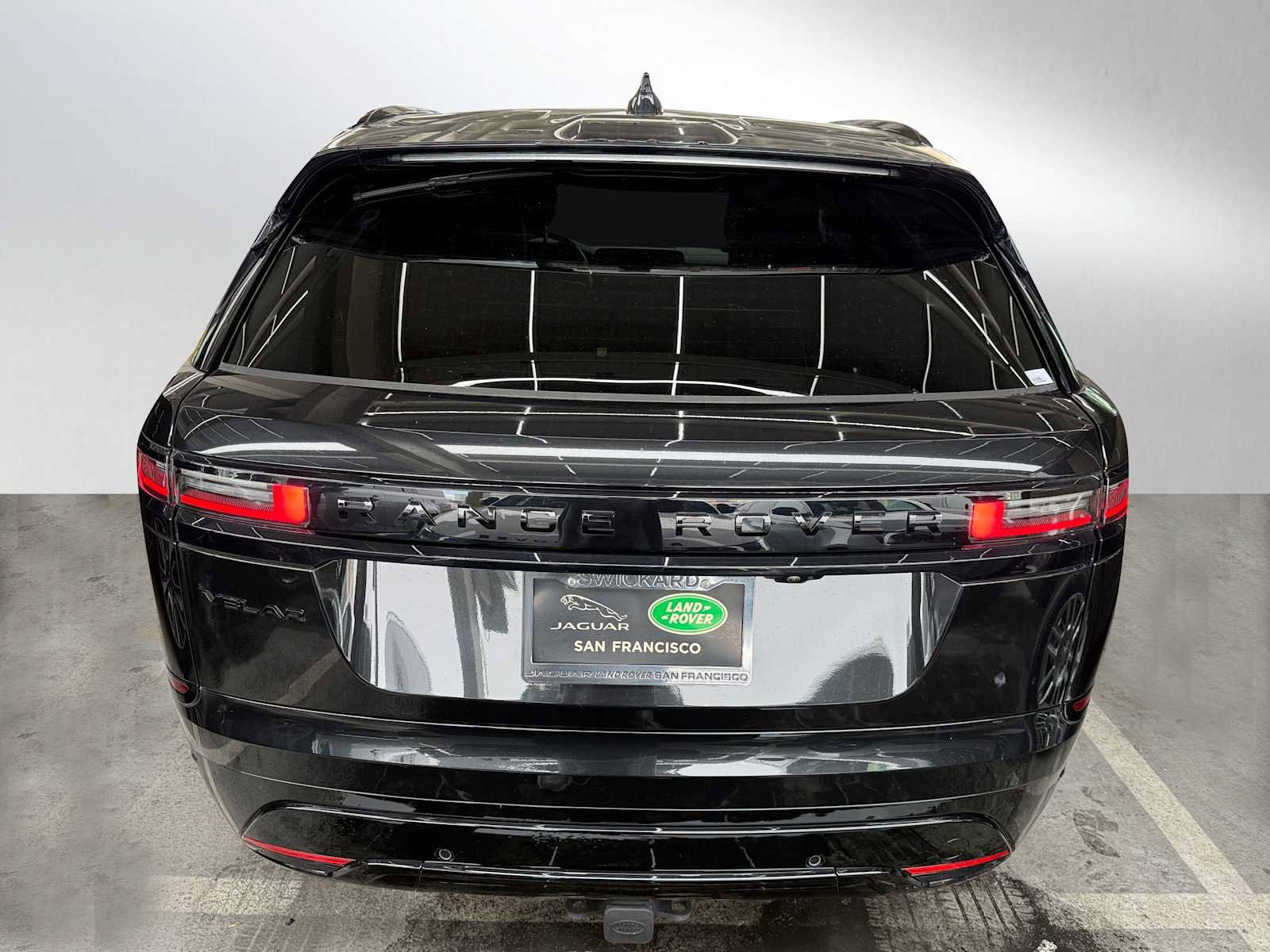 Used 2024 Land Rover Range Rover Velar Dynamic SE image 3