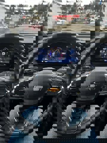 Used 2025 Chevrolet Traverse LT image 13