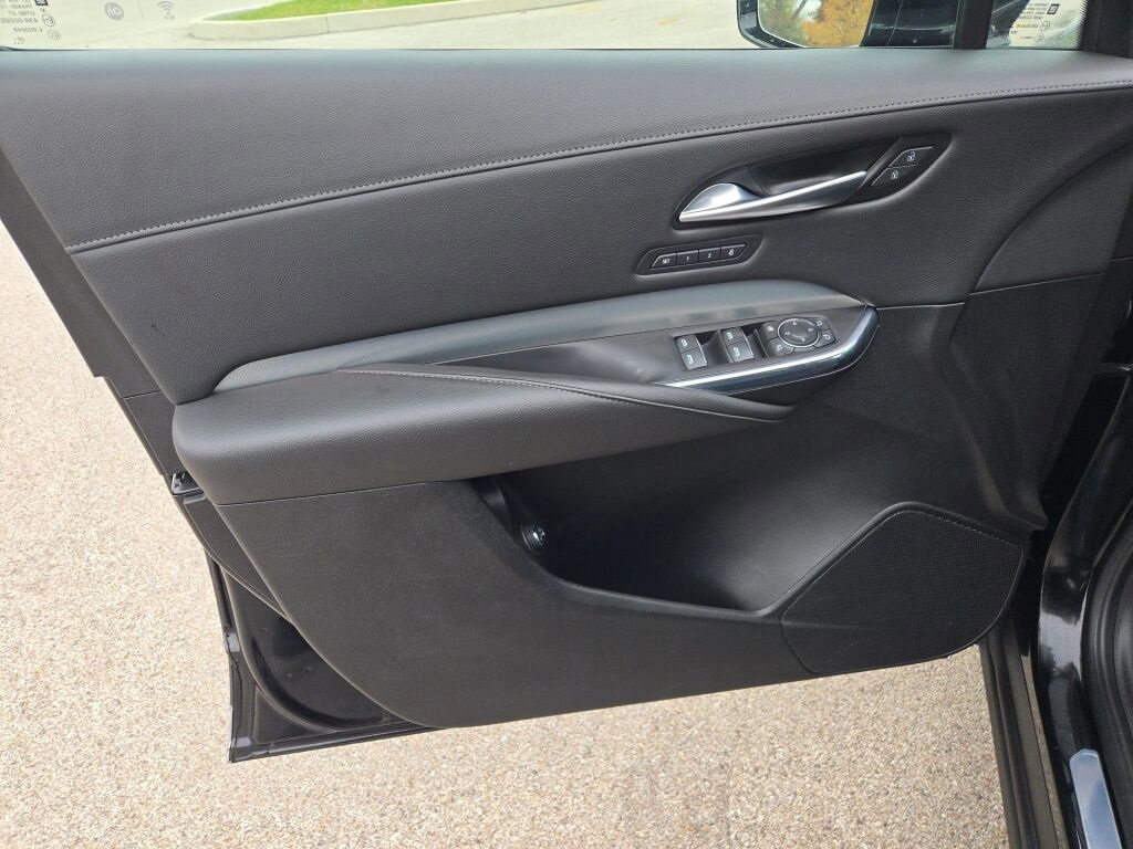 Used 2023 Cadillac XT4 Premium Luxury image 22