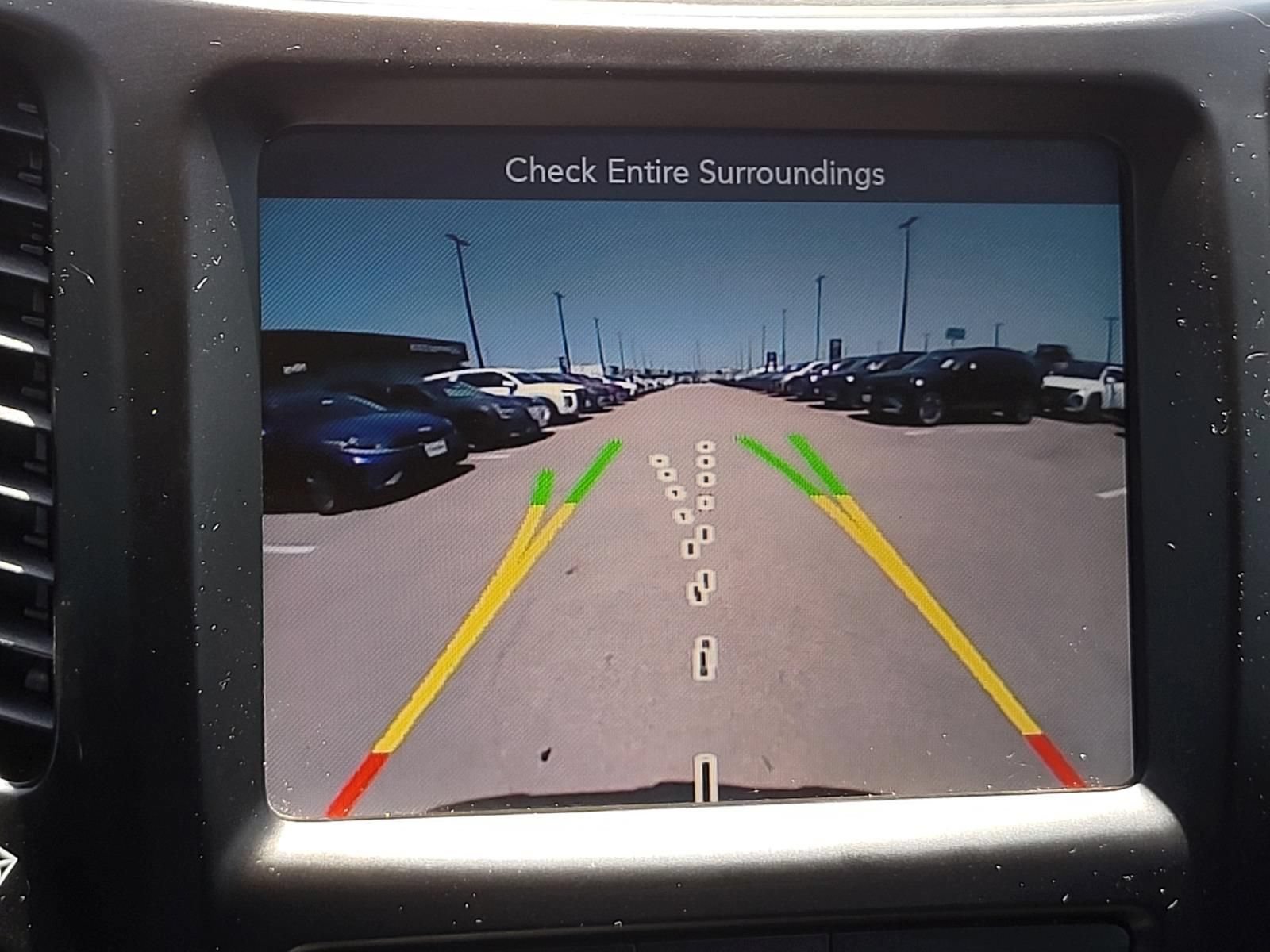 Used 2018 Jeep Cherokee Latitude Plus w/ Cold Weather Group FWD image 24