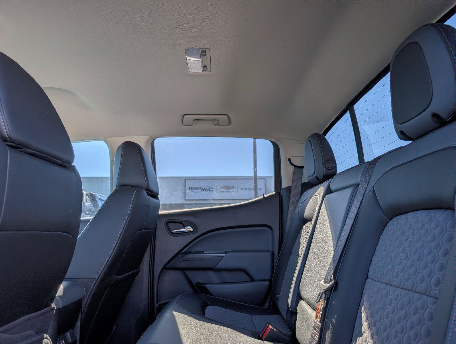 Used 2022 Chevrolet Colorado Z71 AWD/4WD image 9