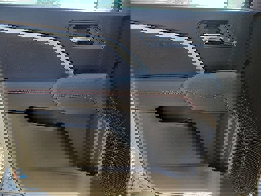 Used 2024 Chevrolet Colorado Z71 w/ Z71 Convenience Package 2 image 17