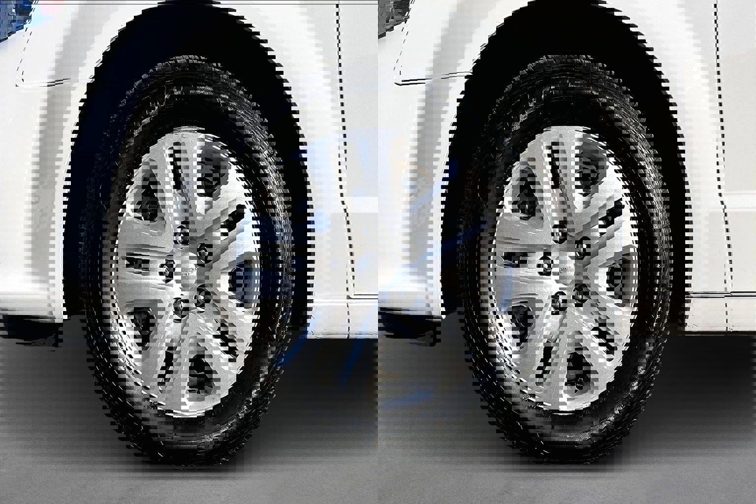 Used 2018 Dodge Grand Caravan SE w/ UConnect Hands-Free Group image 8