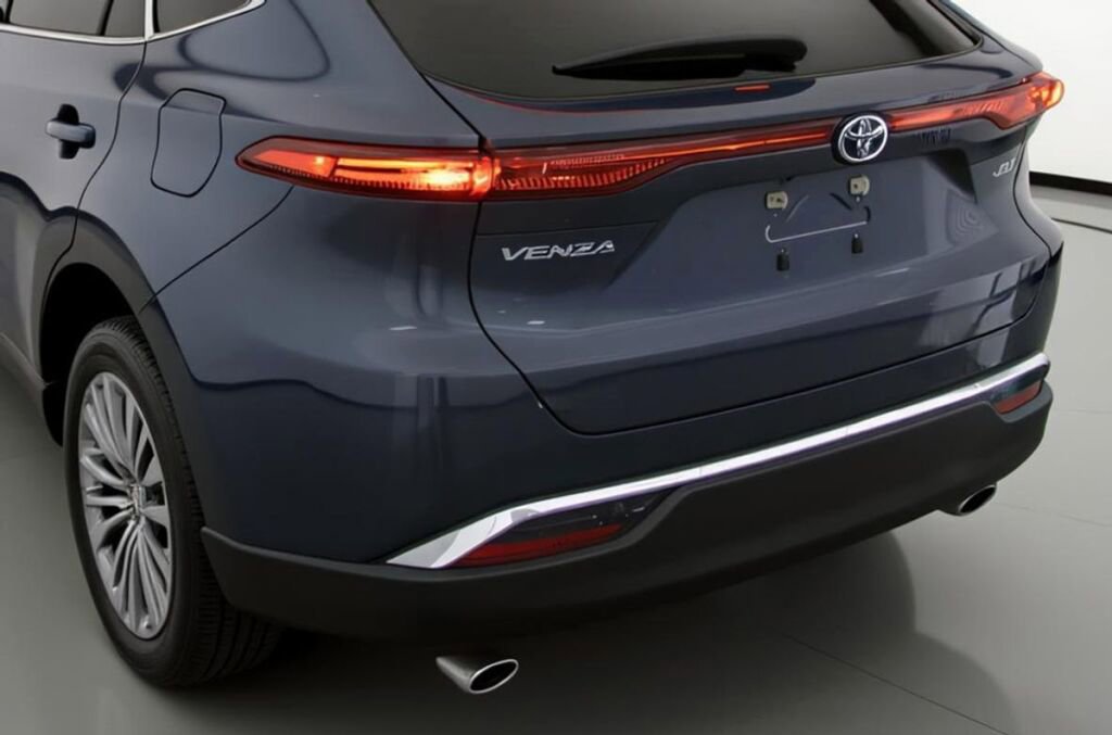 Used 2023 Toyota Venza XLE image 11