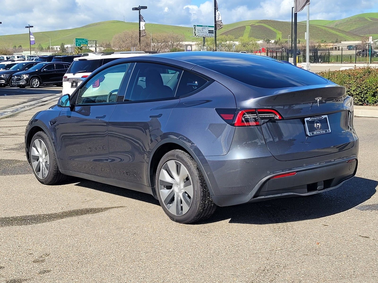 Used 2022 Tesla Model Y Long Range image 6