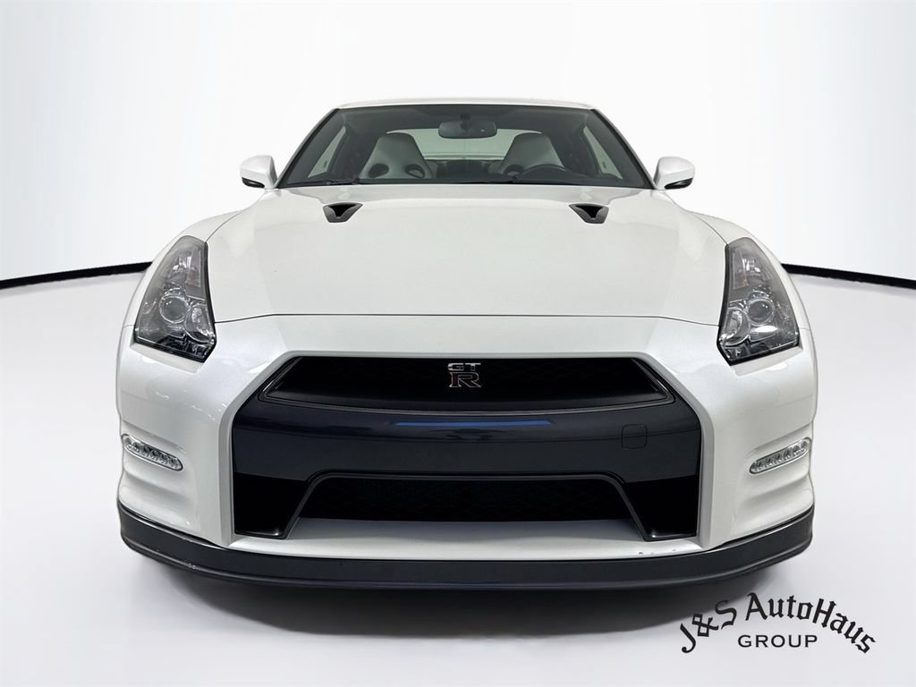 Used 2013 Nissan GT-R Premium AWD/4WD image 2