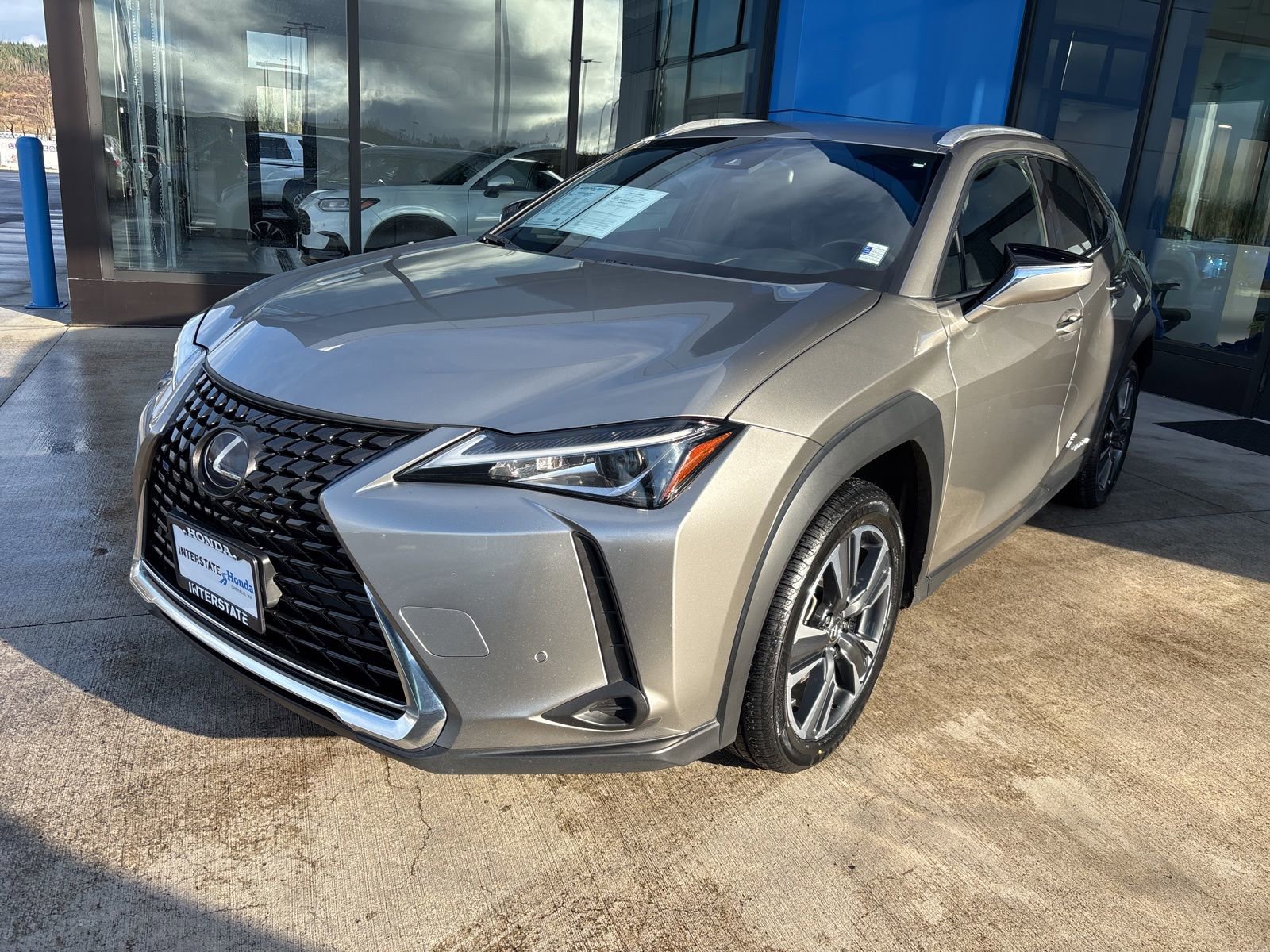 Used 2022 Lexus UX 250h w/ Accessory Package (Z2) image 1