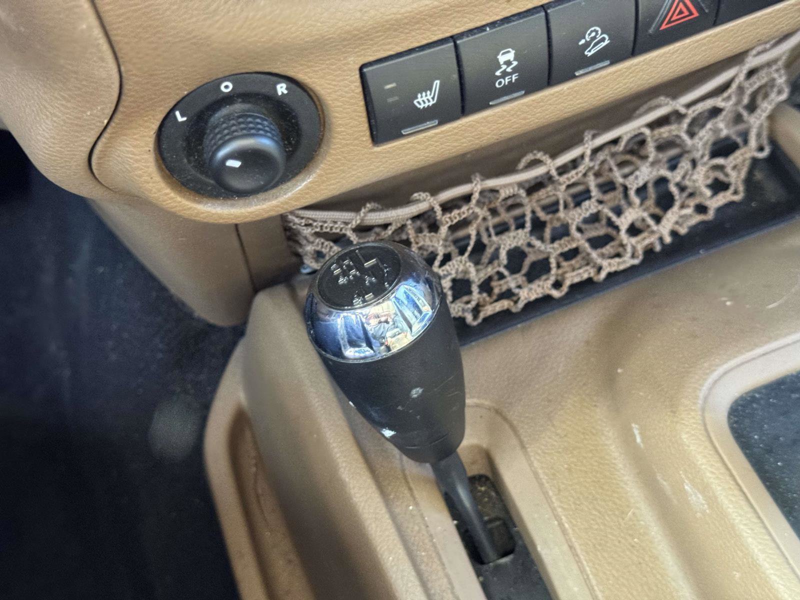 Used 2015 Jeep Wrangler Unlimited Sahara AWD/4WD image 28