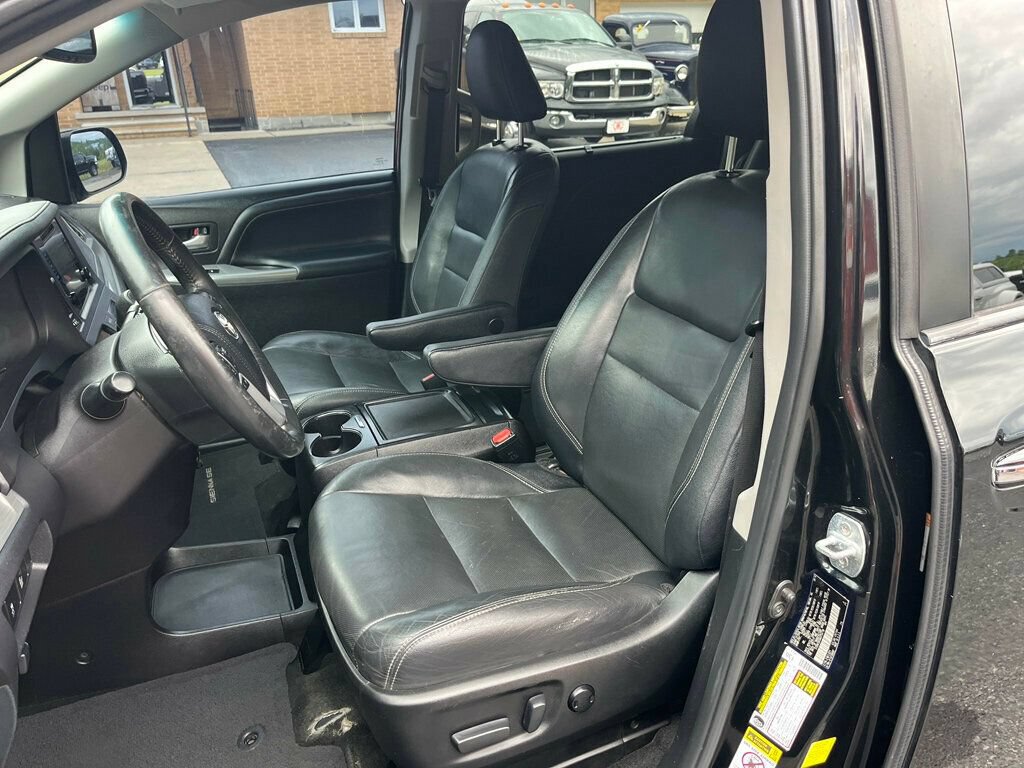 Used 2016 Toyota Sienna SE Premium FWD image 15