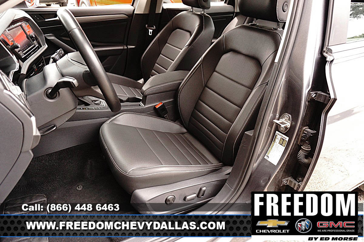 Used 2024 Volkswagen Jetta SE FWD image 9