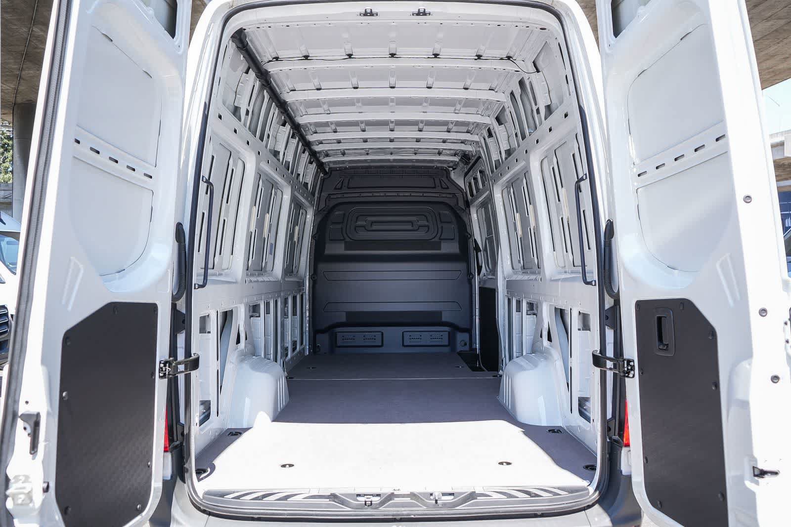 New 2025 Mercedes-Benz eSprinter 170 Cargo image 32