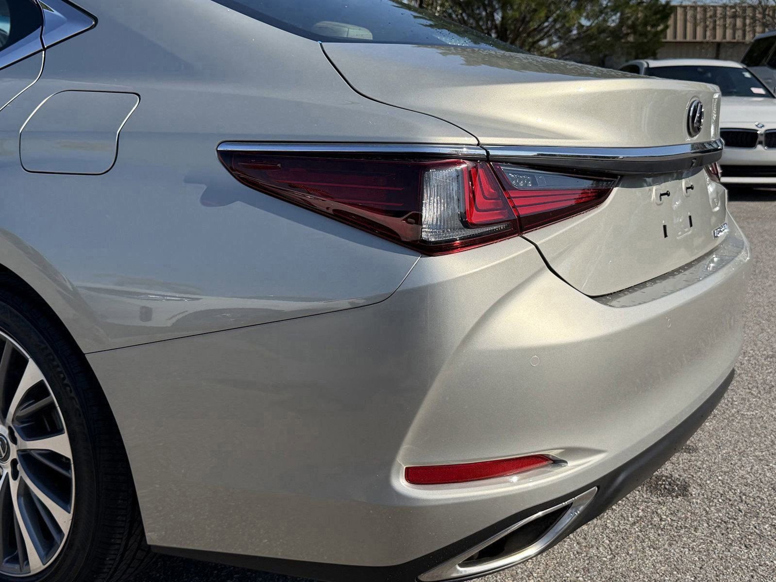 Used 2019 Lexus ES 350 w/ Premium Package image 9