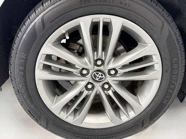 Used 2016 Toyota Camry SE FWD image 31