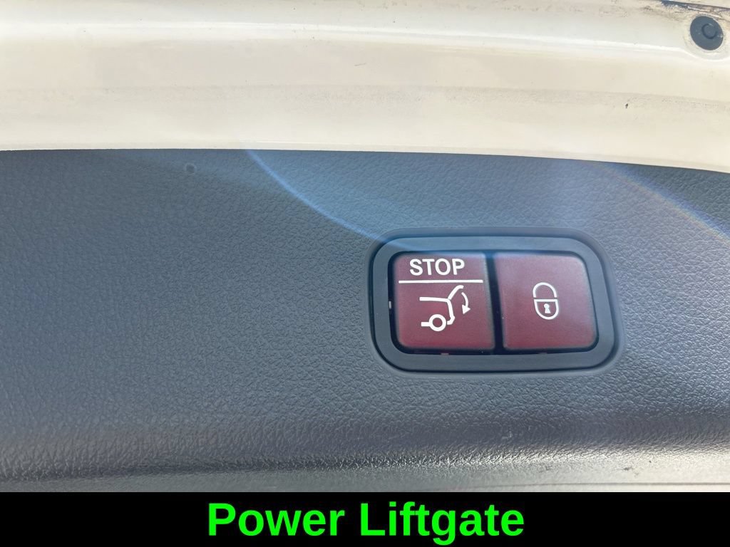 Used 2025 Mercedes-Benz GLC 300 4MATIC image 26