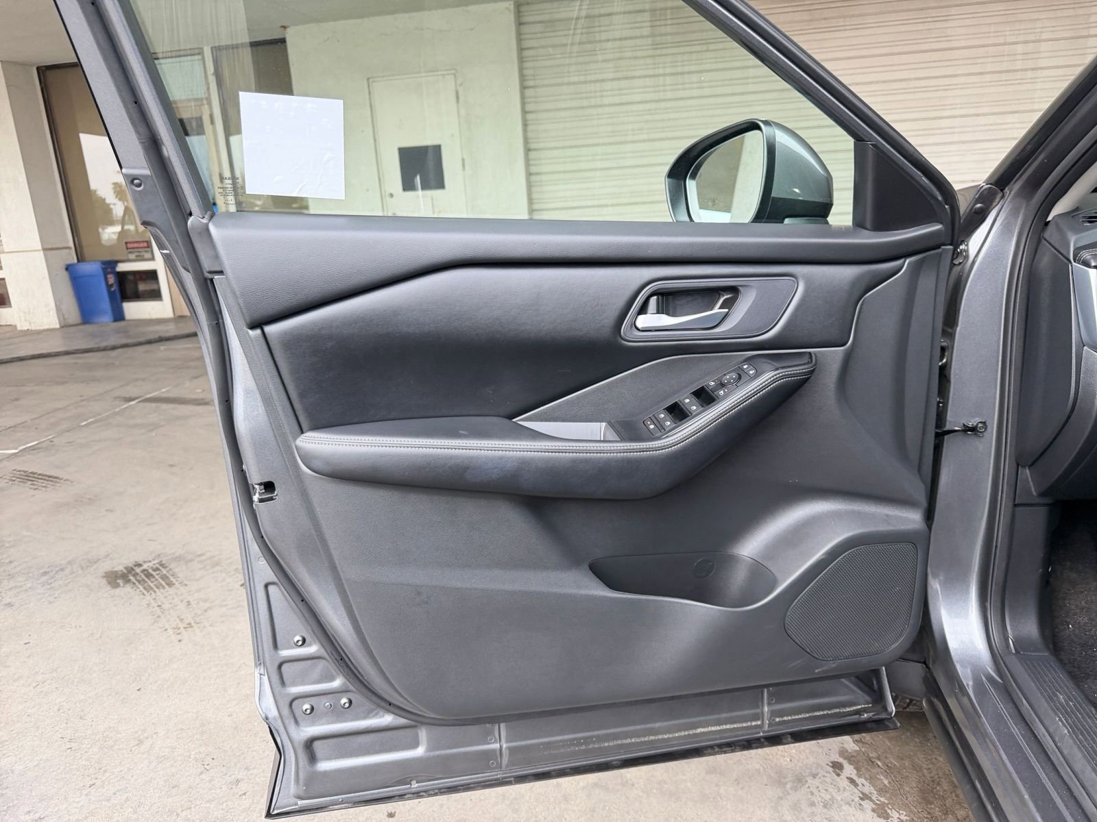 Used 2025 Nissan Rogue SV image 18