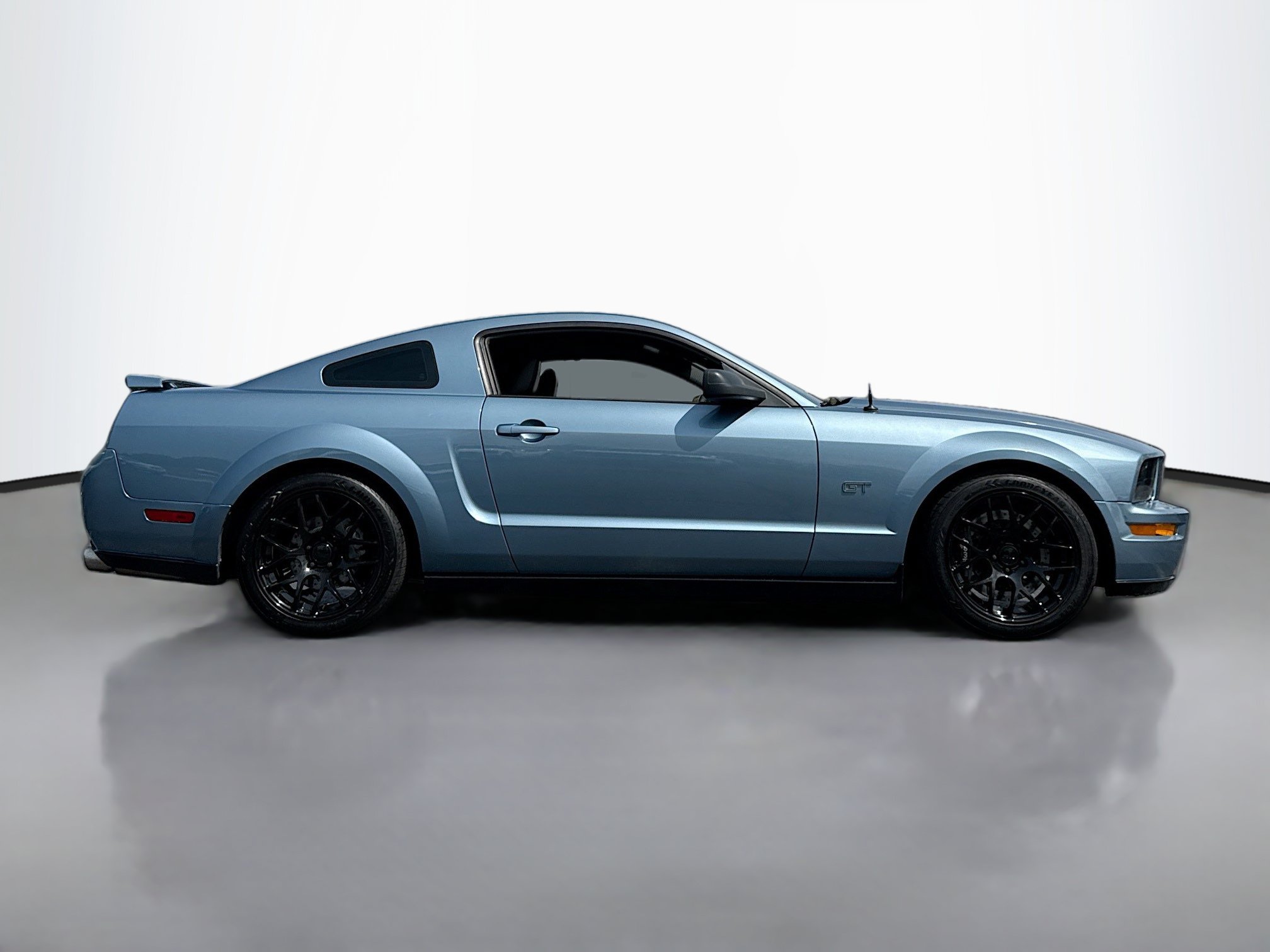 Used 2005 Ford Mustang GT RWD image 8