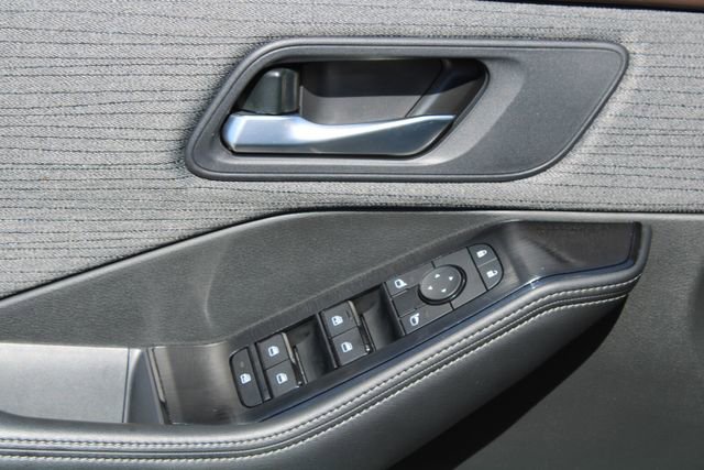 Used 2023 Nissan Rogue SV FWD image 13