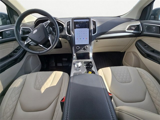 Used 2024 Ford Edge Titanium image 10