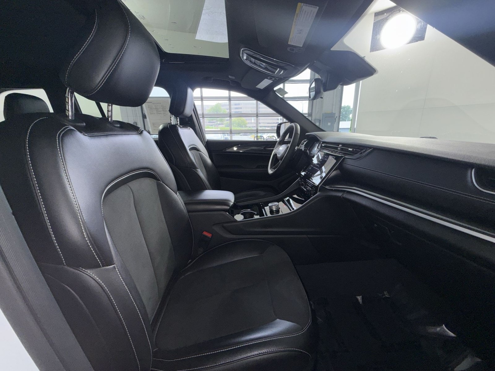 Used 2023 Jeep Grand Cherokee Altitude AWD/4WD image 26