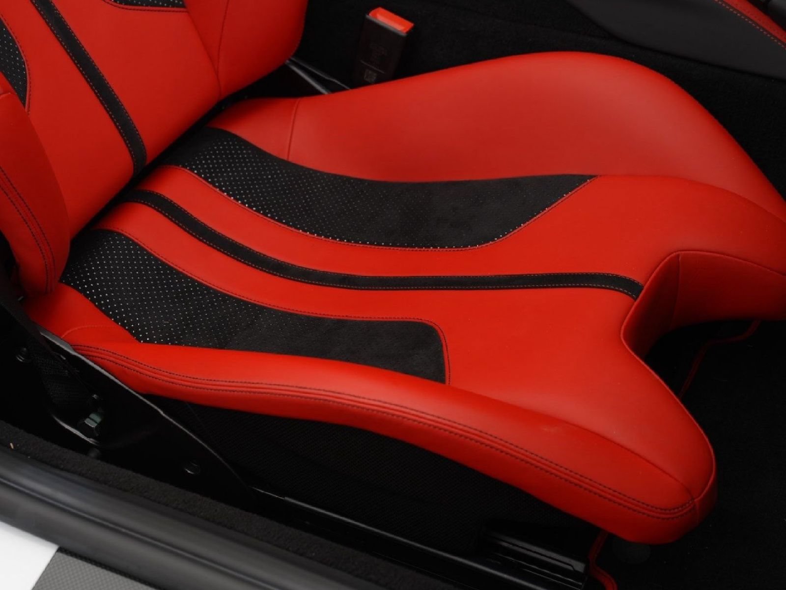 Used 2022 Ferrari 812 GTS RWD image 23
